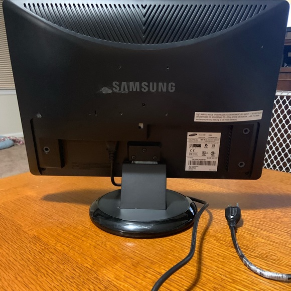 Samsung Computer Desktop Monitor - Picture 4 of 4